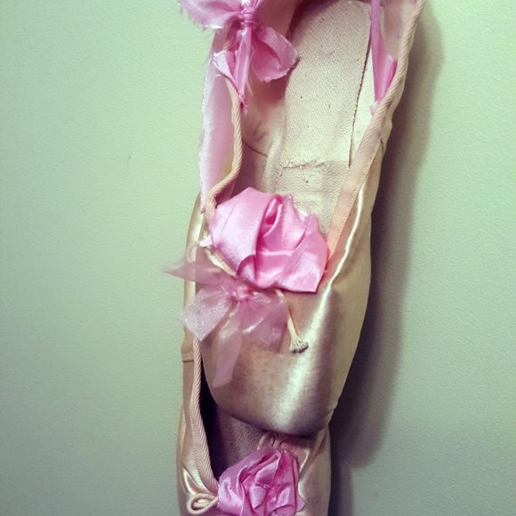 Vintage Ballet Pointe Shoes ~ Decorative - Picture 6 of 6